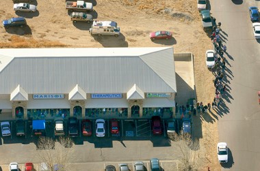 Buyers in Pueblo West, Colo., line up on Jan. 1, 2014 to legally buy marijuana after it was approved for recreational use. (Source: AP Photo/John Wark)